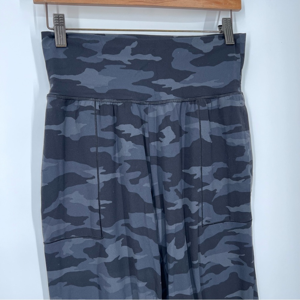 Athleta Salutation Black Camo Jogger Pants - Picture 4 of 10